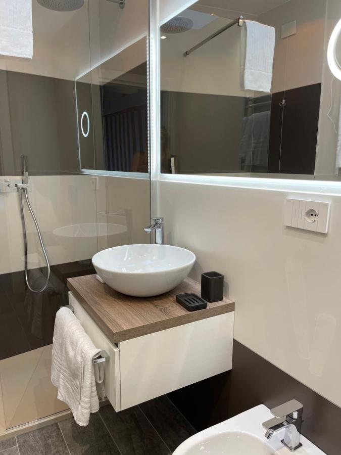 18 Dante Luxury Suites Cagliari Ngoại thất bức ảnh